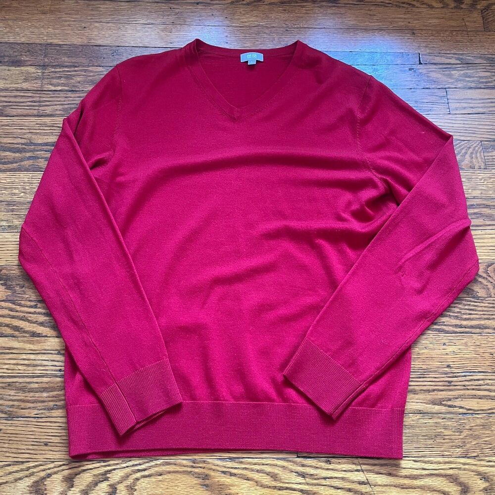 Uniqlo Men's M Red V-Neck Extra Fine Merino Wool Sweater Pullover Lightweight